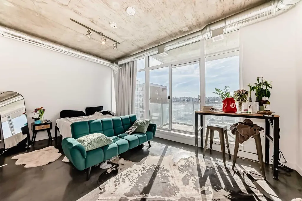 1319 14 Avenue SW Calgary AB T3C0W3