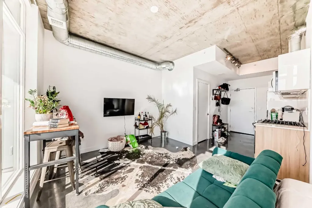 1319 14 Avenue SW Calgary AB T3C0W3