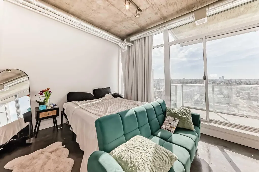 1319 14 Avenue SW Calgary AB T3C0W3