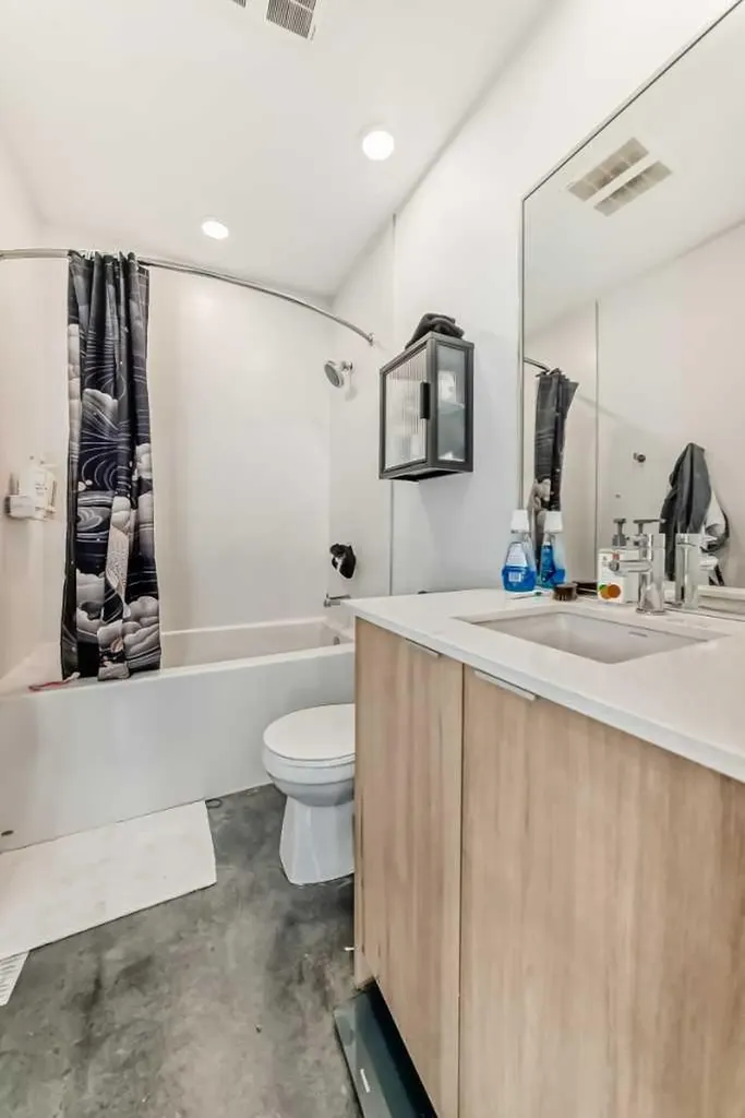 1319 14 Avenue SW Calgary AB T3C0W3