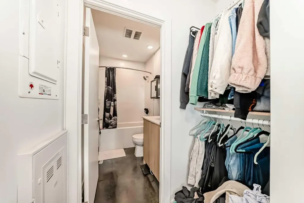 1319 14 Avenue SW Calgary AB T3C0W3