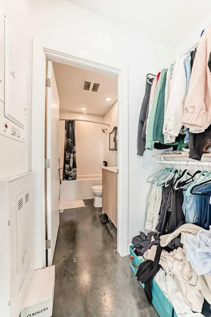 1319 14 Avenue SW Calgary AB T3C0W3