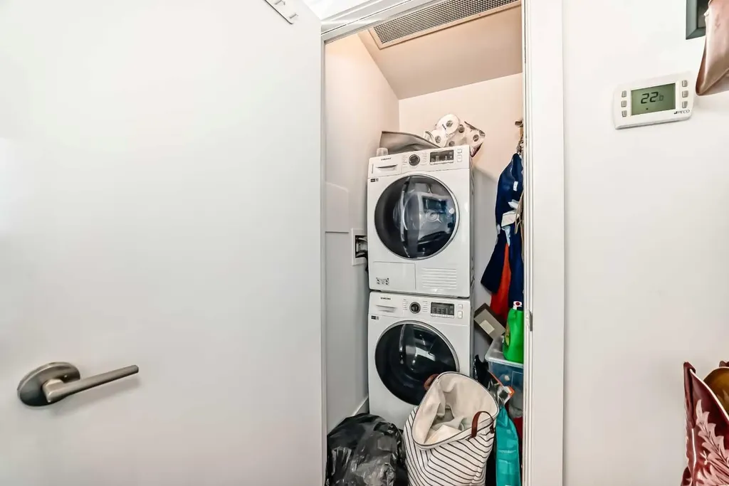 1319 14 Avenue SW Calgary AB T3C0W3