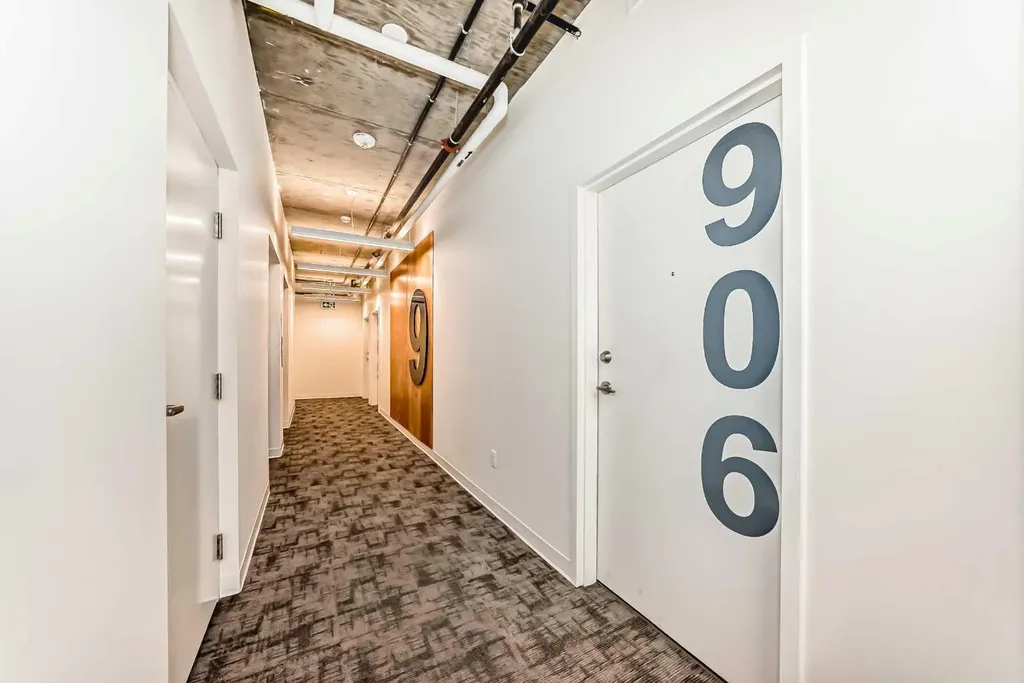 1319 14 Avenue SW Calgary AB T3C0W3