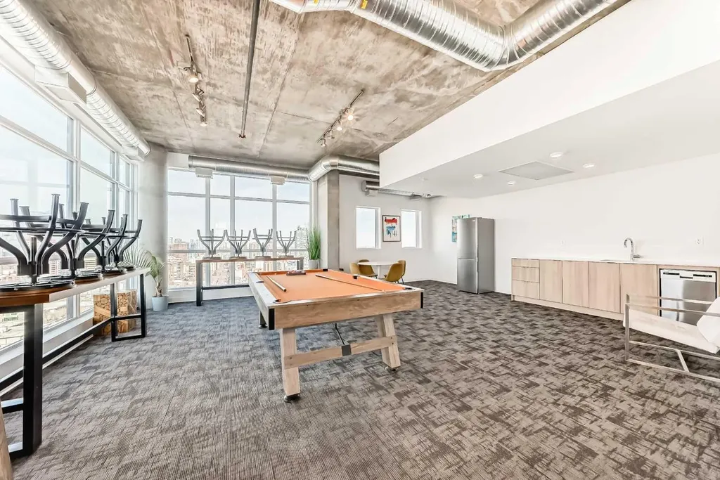 1319 14 Avenue SW Calgary AB T3C0W3