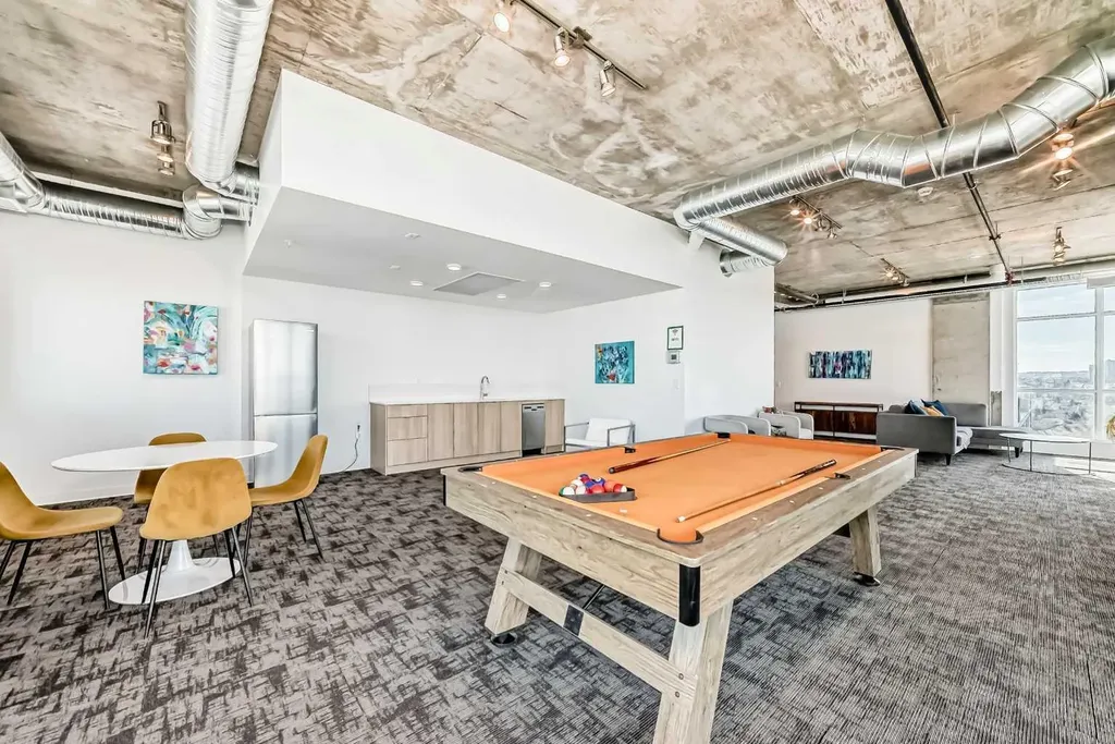 1319 14 Avenue SW Calgary AB T3C0W3
