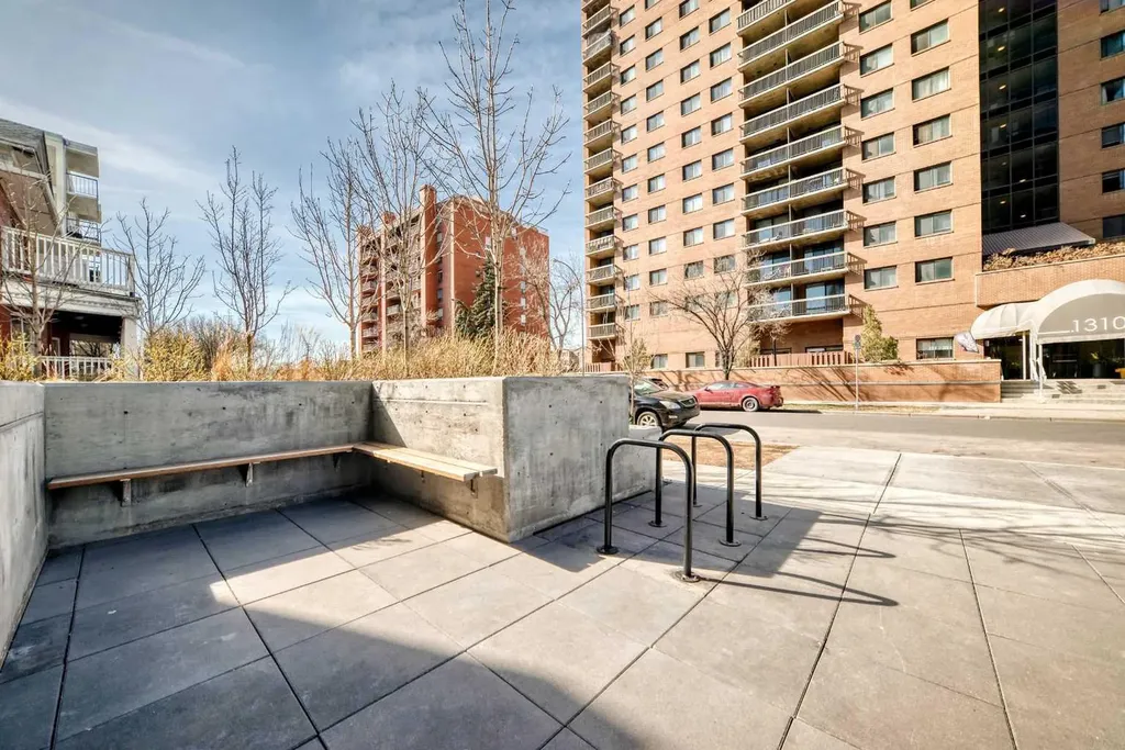 1319 14 Avenue SW Calgary AB T3C0W3