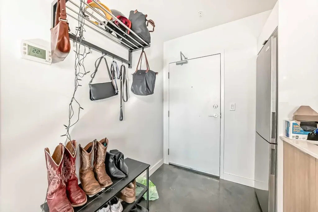 1319 14 Avenue SW Calgary AB T3C0W3