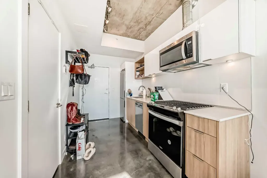 1319 14 Avenue SW Calgary AB T3C0W3