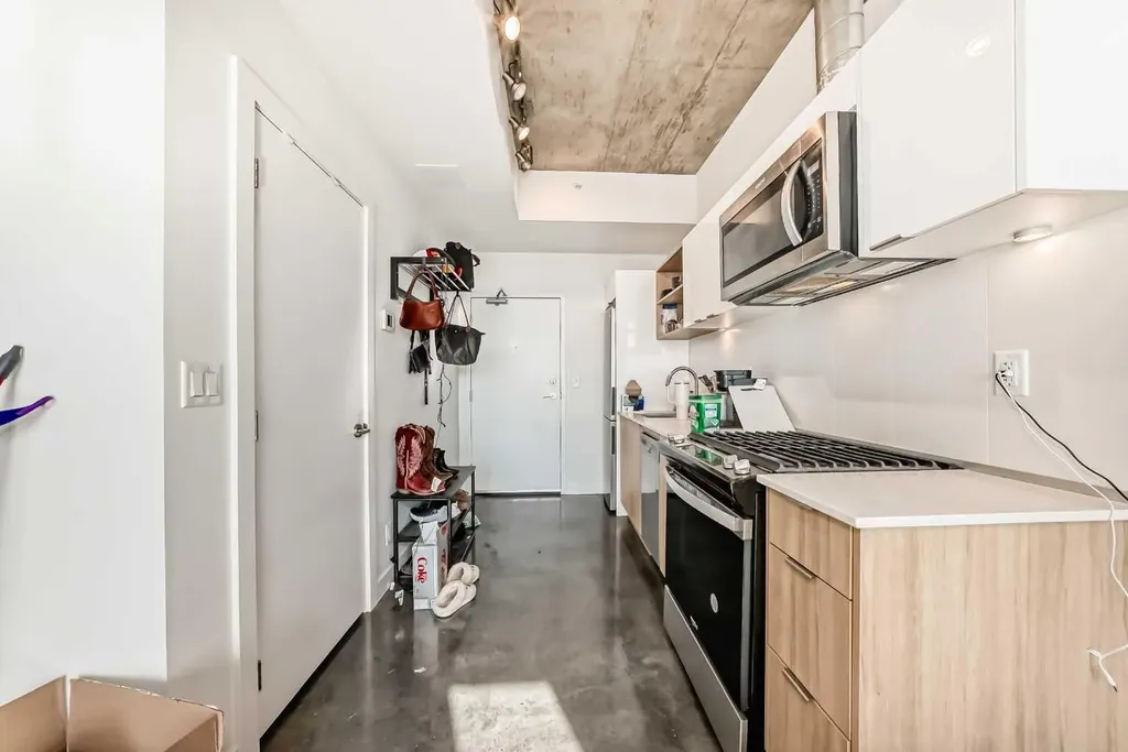 1319 14 Avenue SW Calgary AB T3C0W3