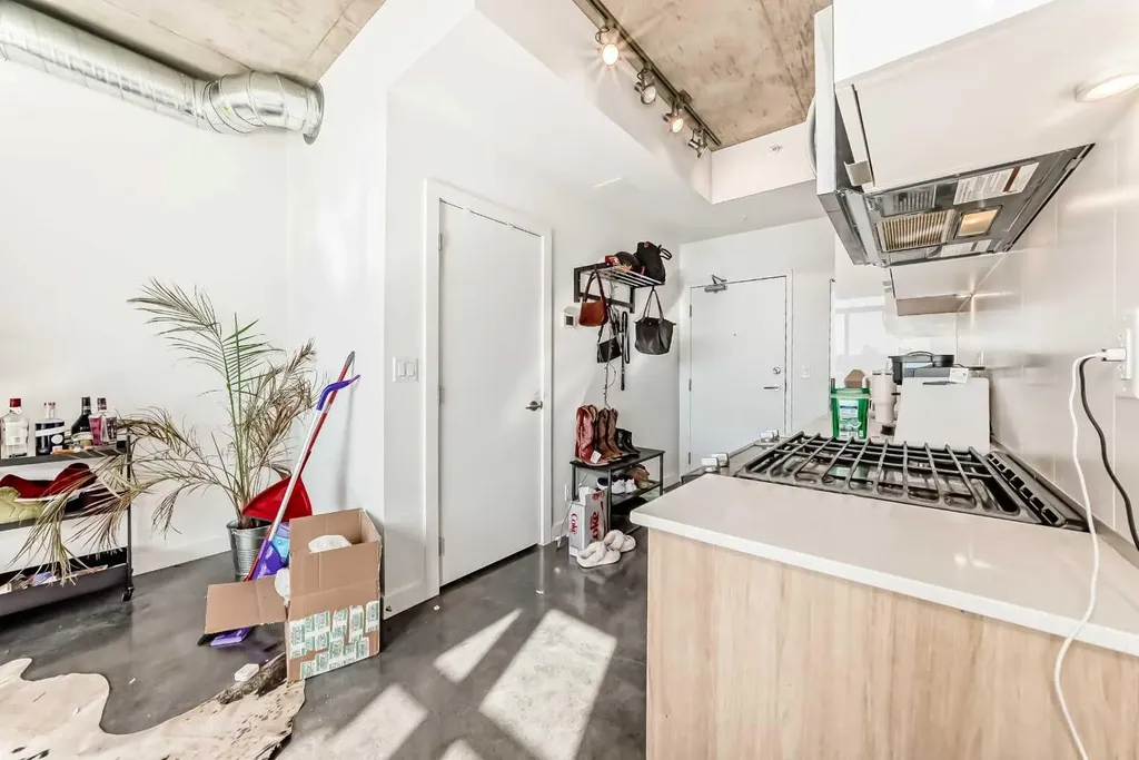 1319 14 Avenue SW Calgary AB T3C0W3