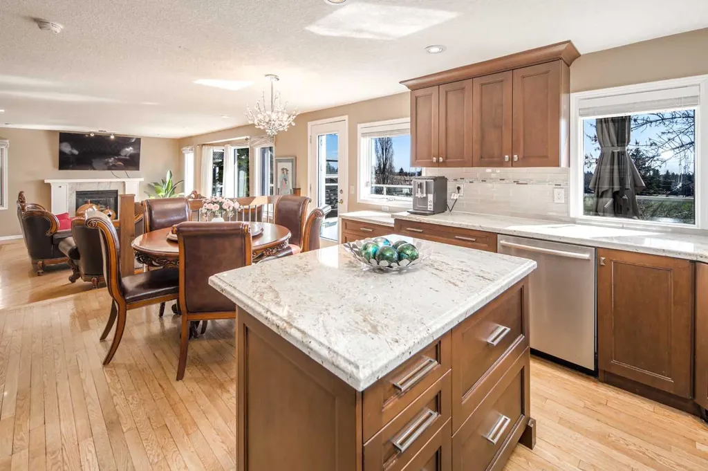 2612 Signal Hill Drive SW Calgary AB T3H 2T7