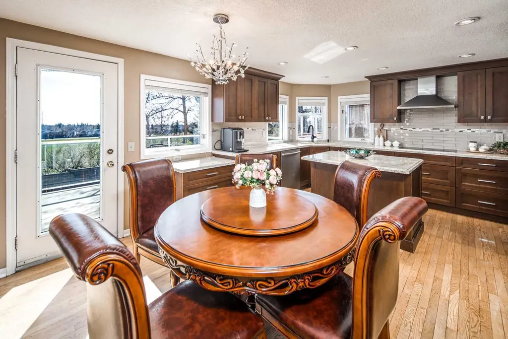 2612 Signal Hill Drive SW Calgary AB T3H 2T7