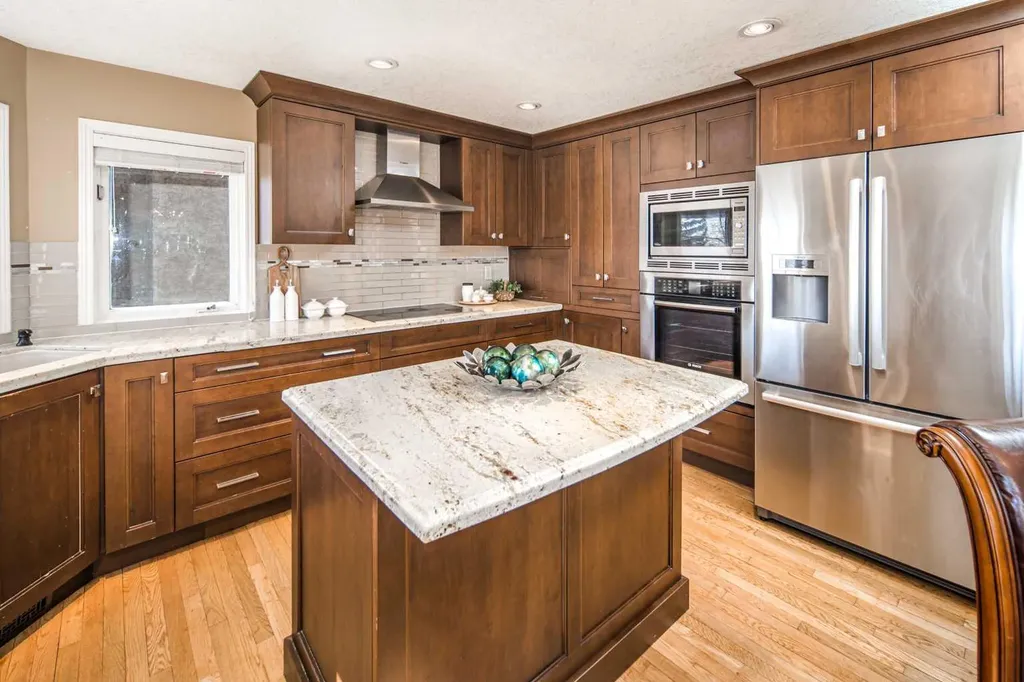 2612 Signal Hill Drive SW Calgary AB T3H 2T7