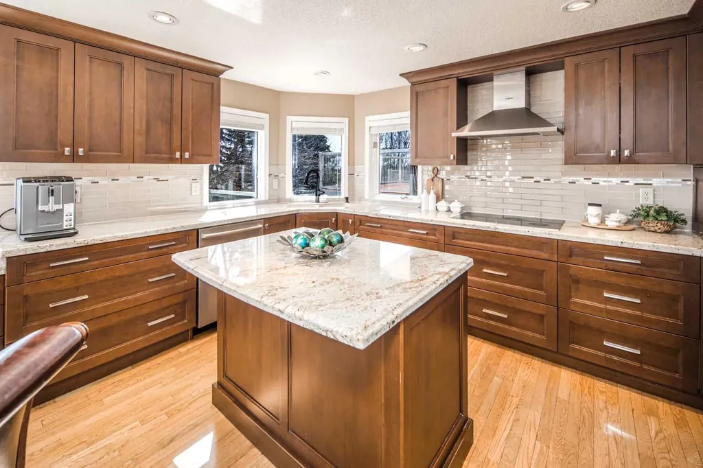 2612 Signal Hill Drive SW Calgary AB T3H 2T7