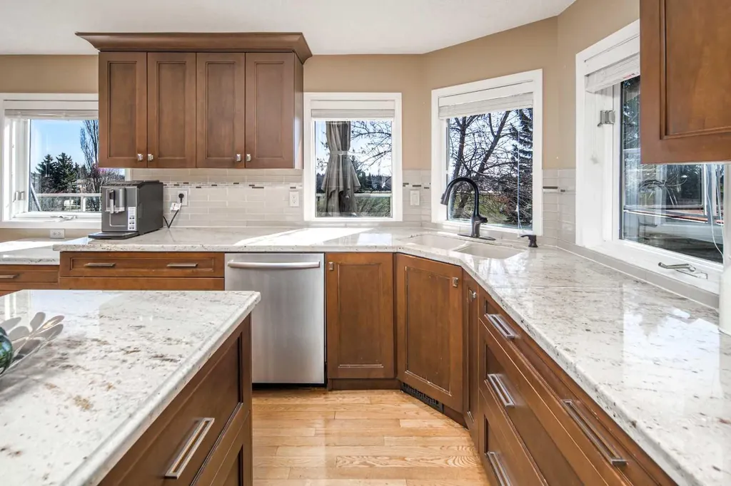 2612 Signal Hill Drive SW Calgary AB T3H 2T7