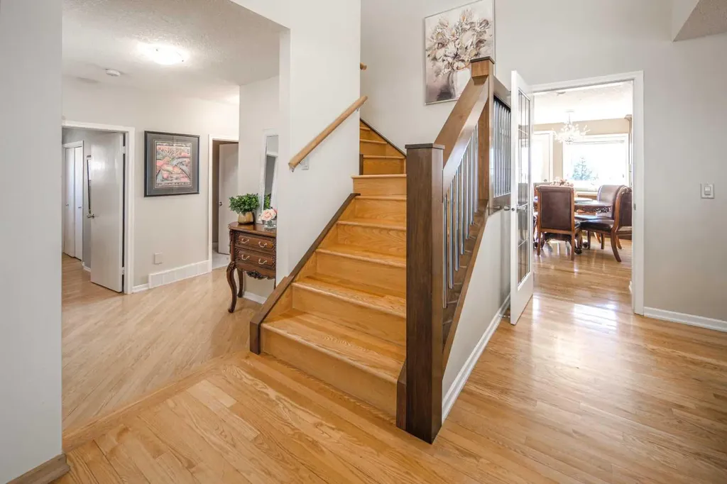2612 Signal Hill Drive SW Calgary AB T3H 2T7