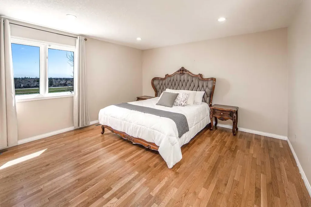 2612 Signal Hill Drive SW Calgary AB T3H 2T7