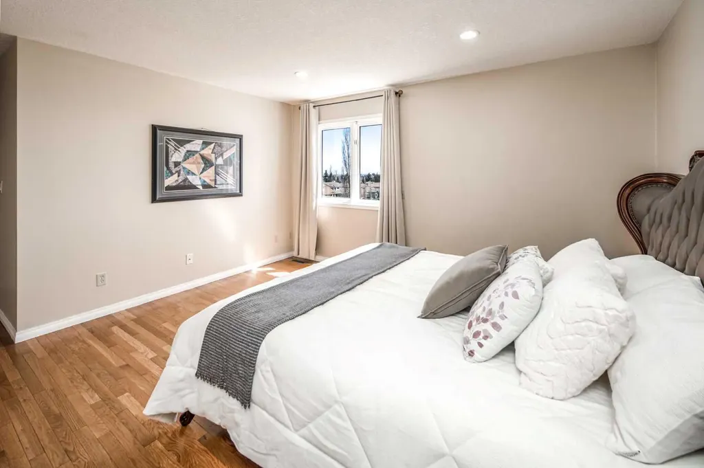 2612 Signal Hill Drive SW Calgary AB T3H 2T7