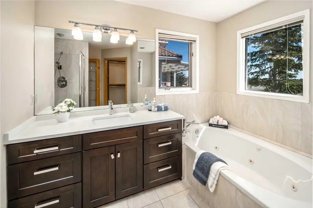 2612 Signal Hill Drive SW Calgary AB T3H 2T7