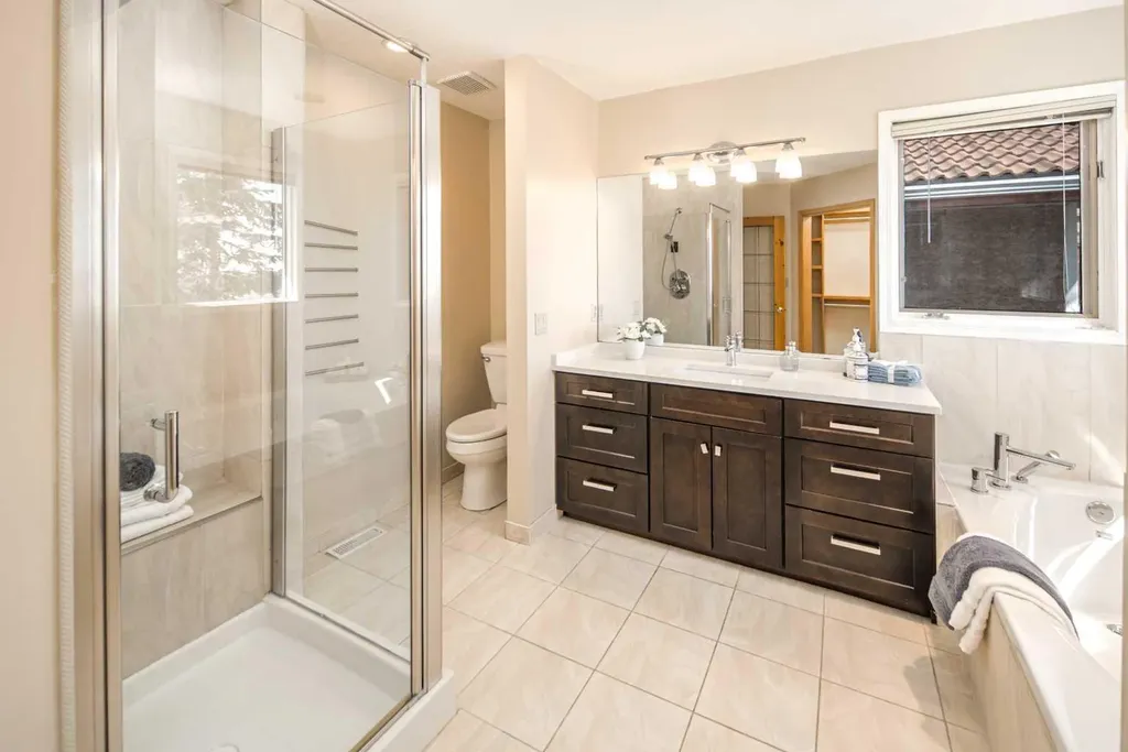 2612 Signal Hill Drive SW Calgary AB T3H 2T7