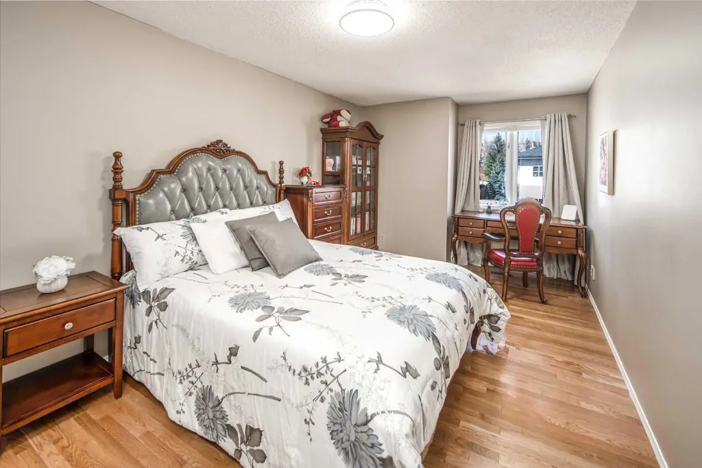 2612 Signal Hill Drive SW Calgary AB T3H 2T7