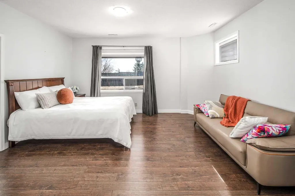 2612 Signal Hill Drive SW Calgary AB T3H 2T7