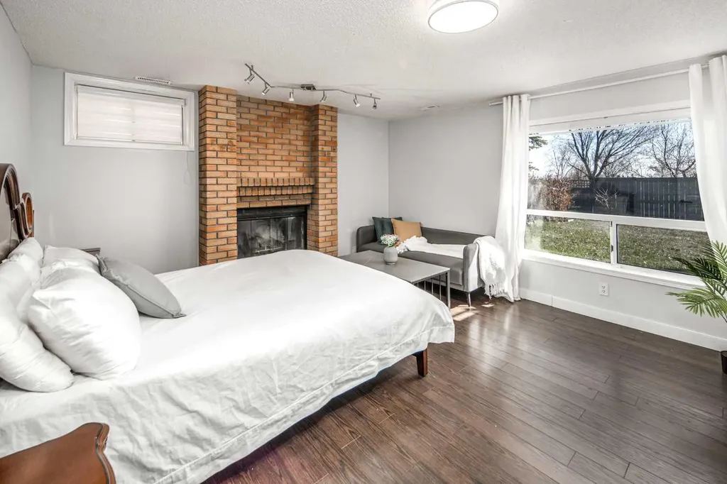 2612 Signal Hill Drive SW Calgary AB T3H 2T7