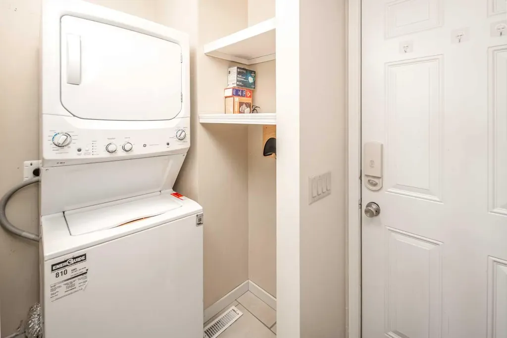 2612 Signal Hill Drive SW Calgary AB T3H 2T7