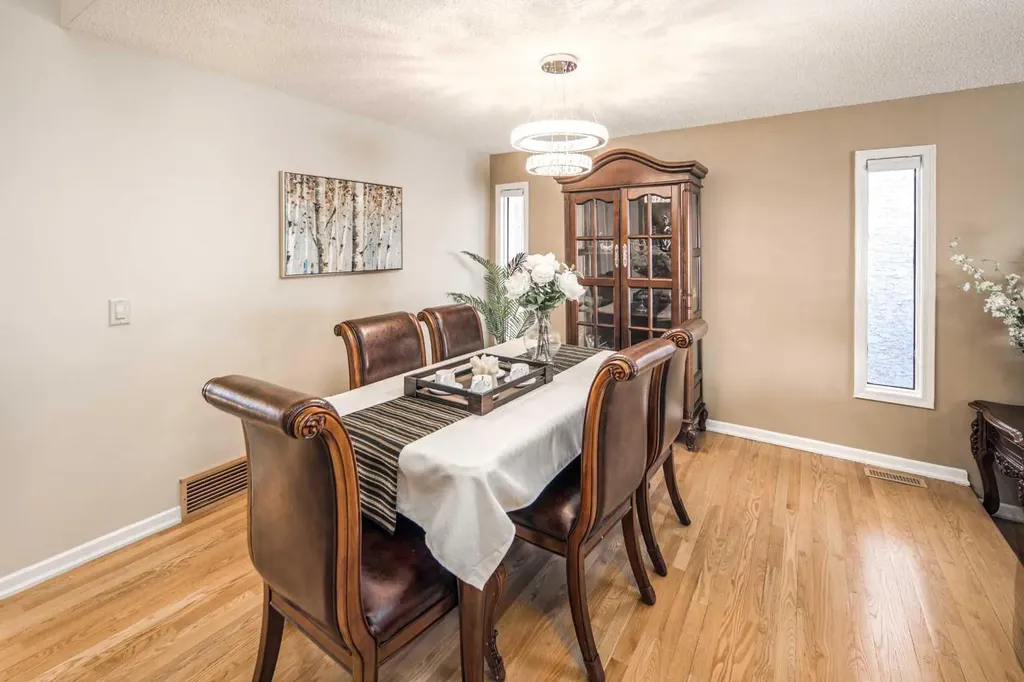 2612 Signal Hill Drive SW Calgary AB T3H 2T7