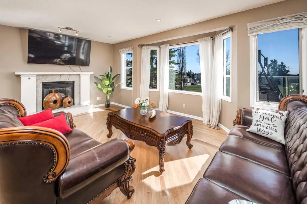 2612 Signal Hill Drive SW Calgary AB T3H 2T7
