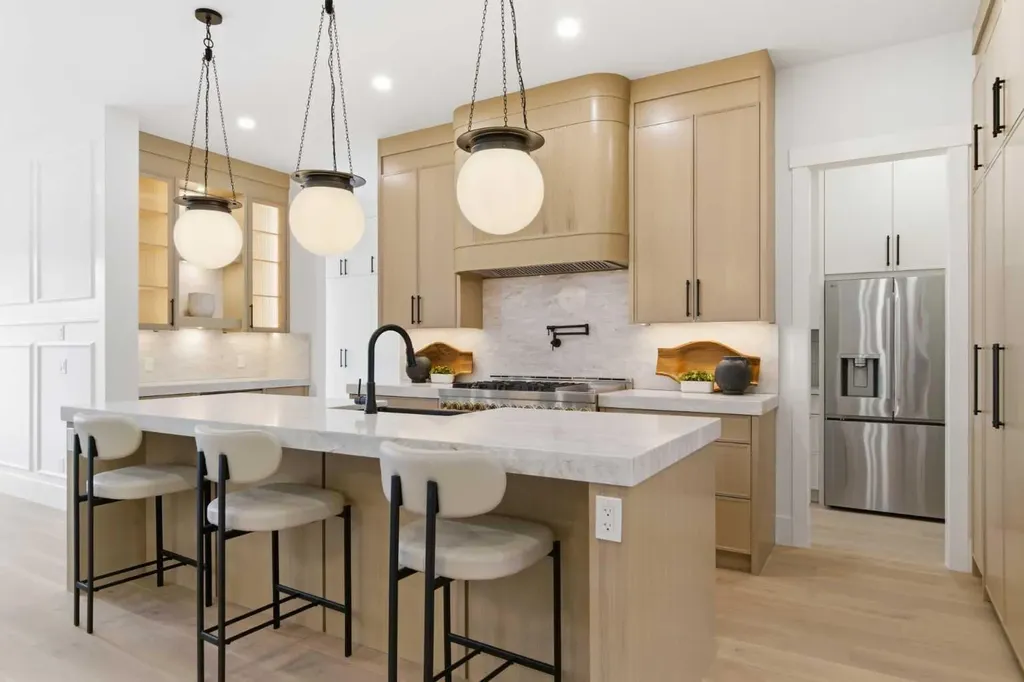218 19 Avenue NW Calgary AB T2M 0Y2