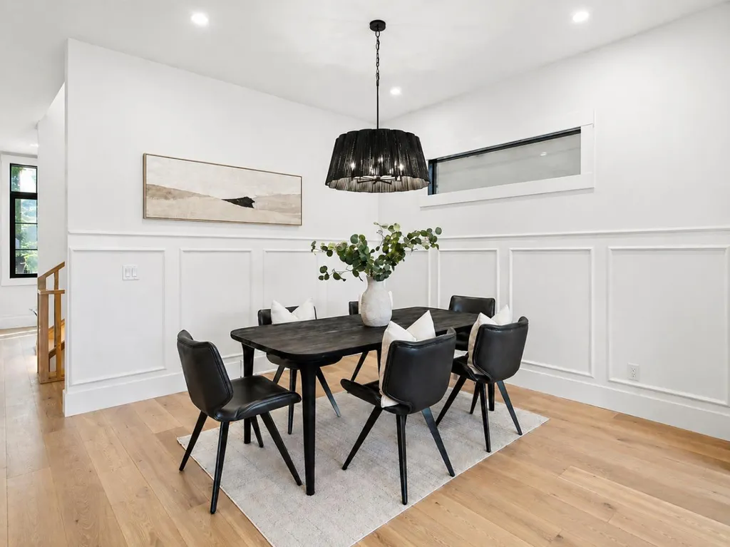 218 19 Avenue NW Calgary AB T2M 0Y2