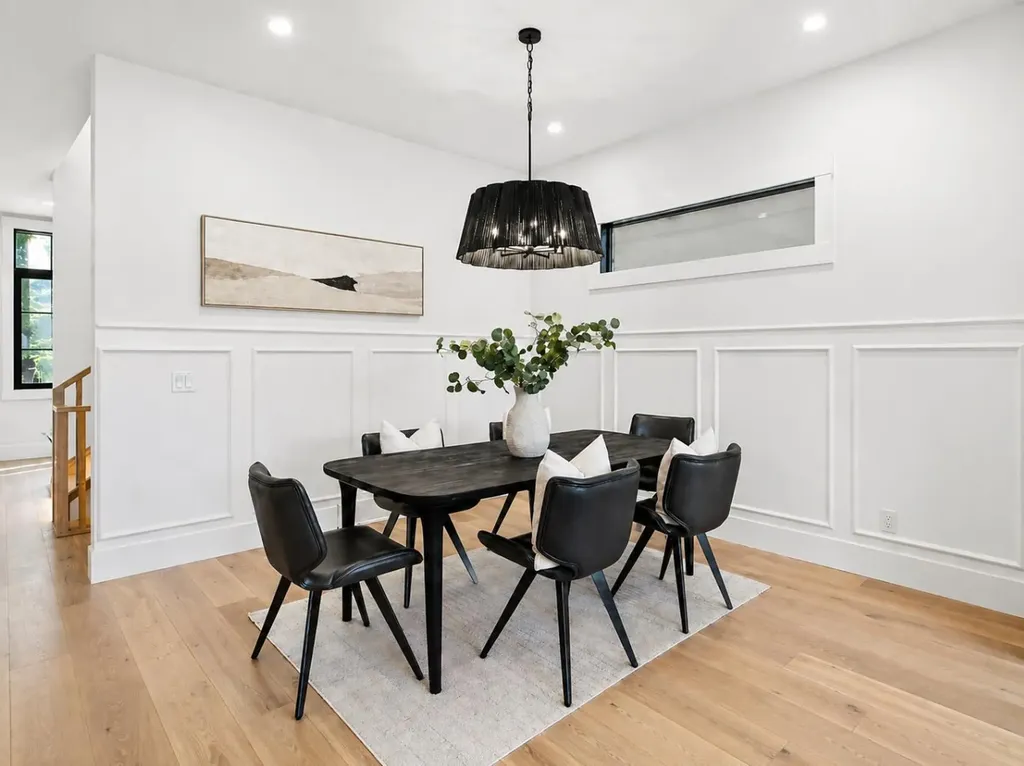 218 19 Avenue NW Calgary AB T2M 0Y2