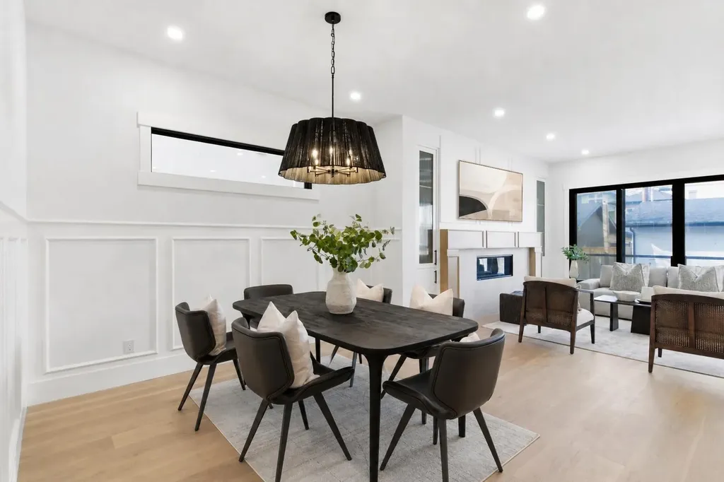 218 19 Avenue NW Calgary AB T2M 0Y2