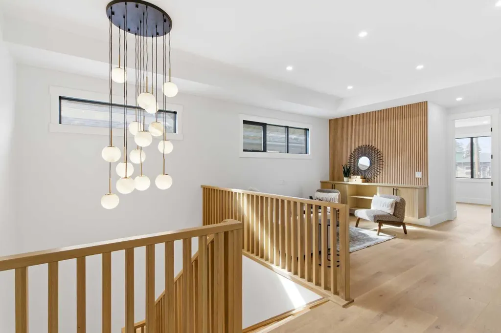 218 19 Avenue NW Calgary AB T2M 0Y2