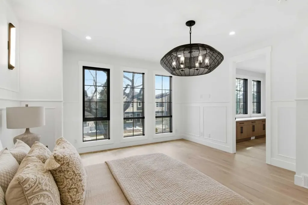 218 19 Avenue NW Calgary AB T2M 0Y2