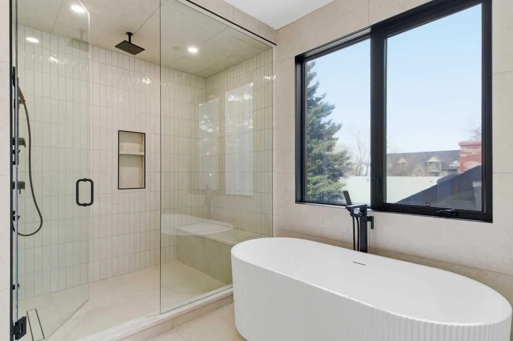 218 19 Avenue NW Calgary AB T2M 0Y2