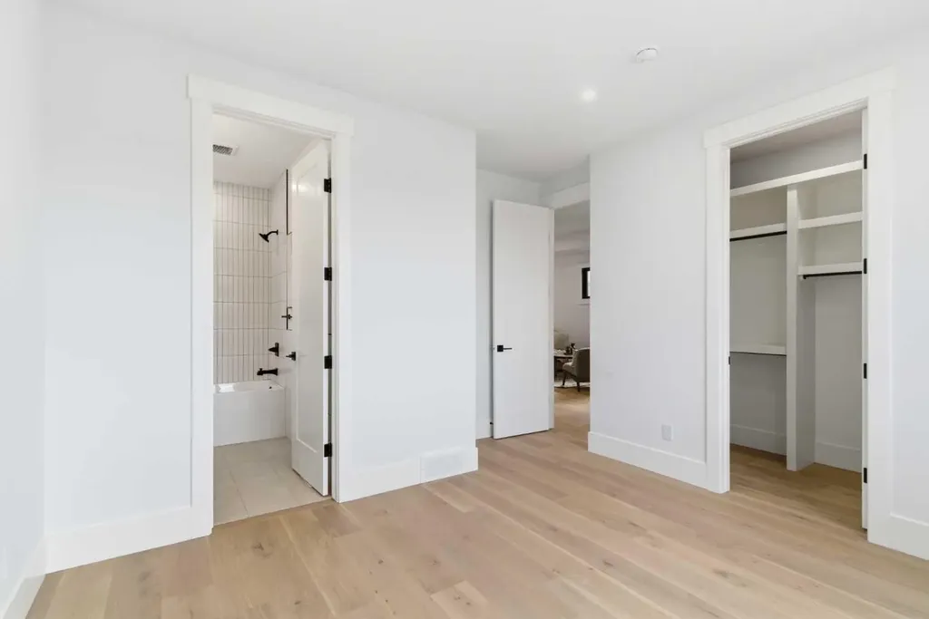 218 19 Avenue NW Calgary AB T2M 0Y2