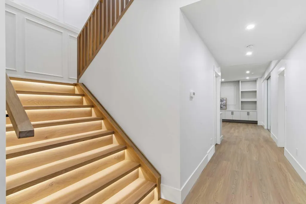 218 19 Avenue NW Calgary AB T2M 0Y2