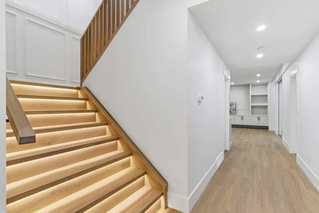 218 19 Avenue NW Calgary AB T2M 0Y2