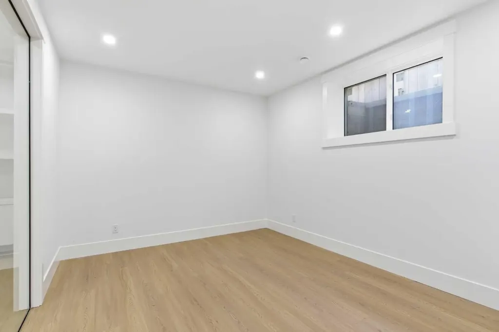 218 19 Avenue NW Calgary AB T2M 0Y2