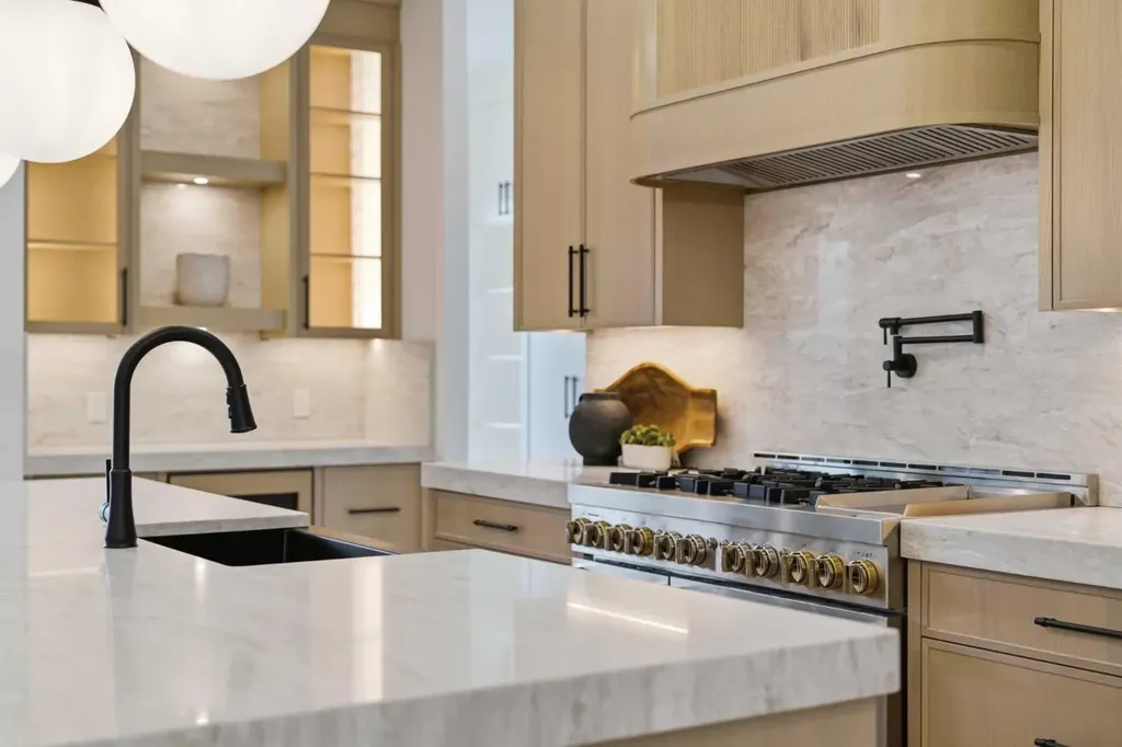 218 19 Avenue NW Calgary AB T2M 0Y2