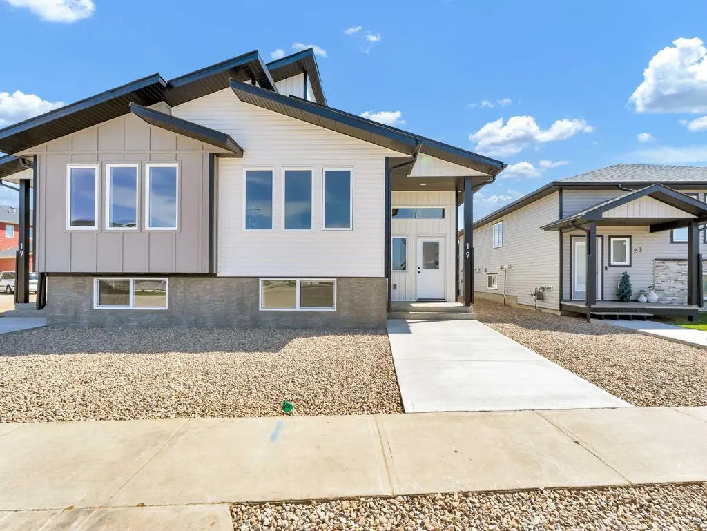 19 Somerside Gate SE Medicine Hat AB T1B 0M1