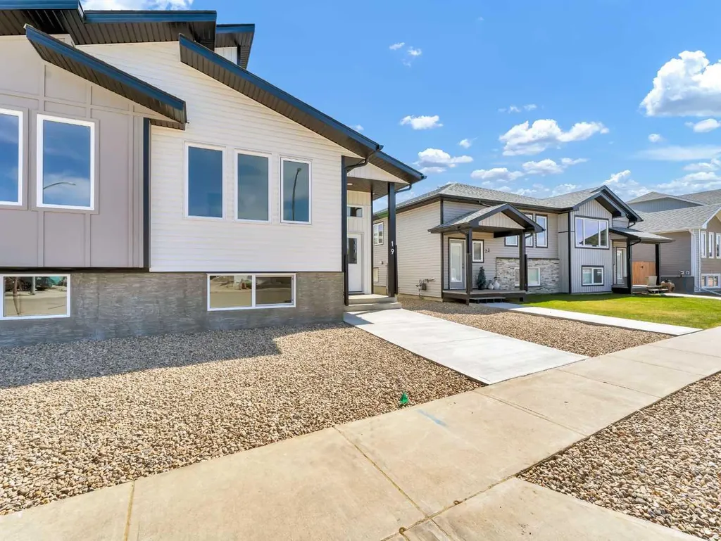 19 Somerside Gate SE Medicine Hat AB T1B 0M1