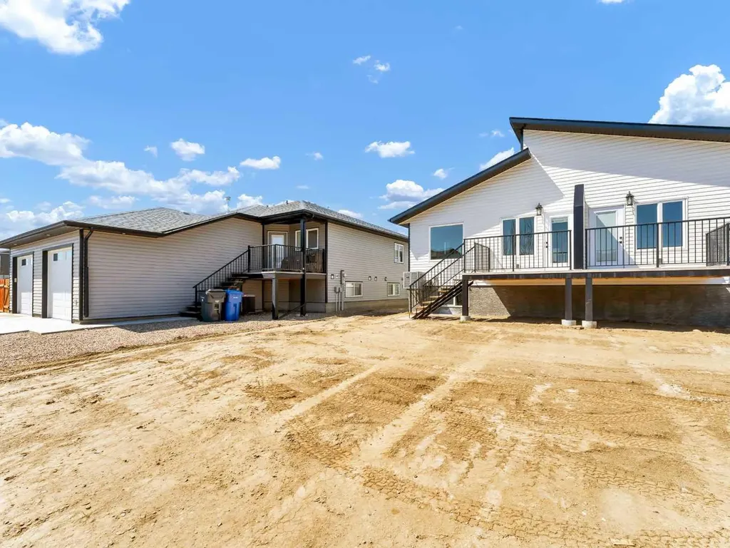19 Somerside Gate SE Medicine Hat AB T1B 0M1