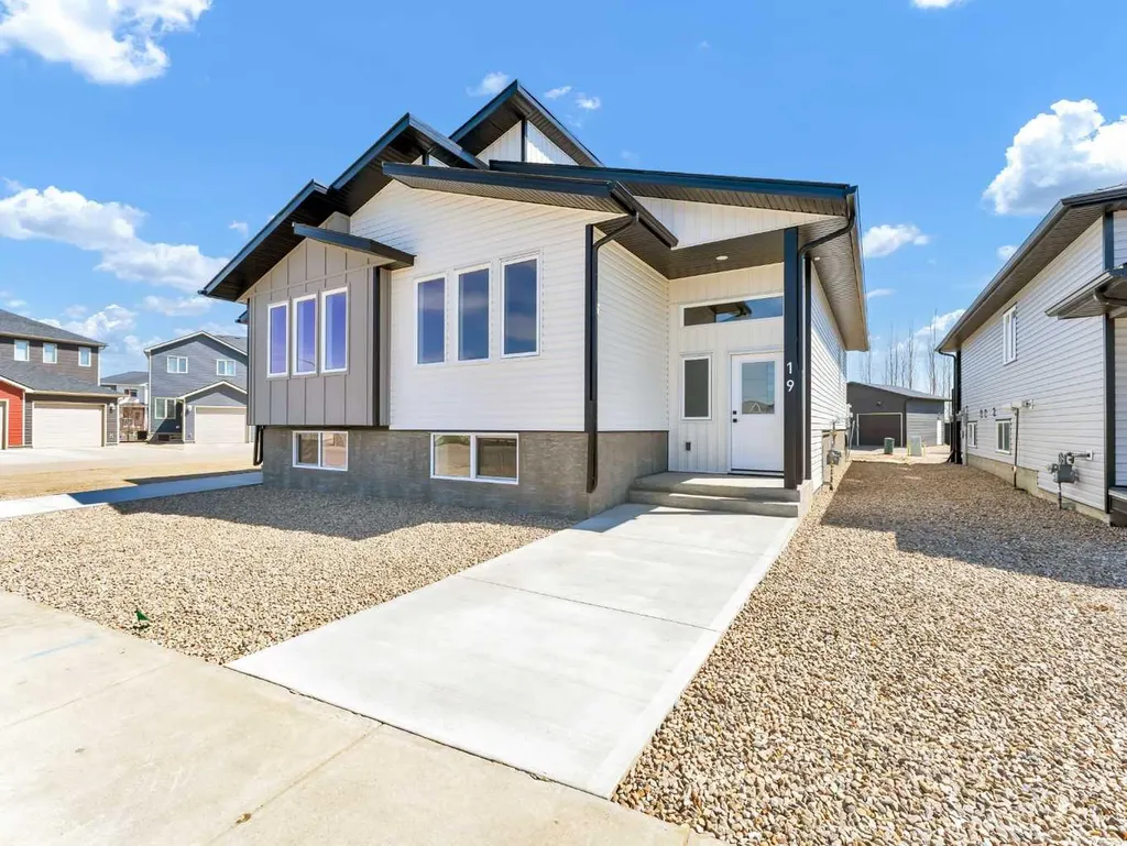 19 Somerside Gate SE Medicine Hat AB T1B 0M1