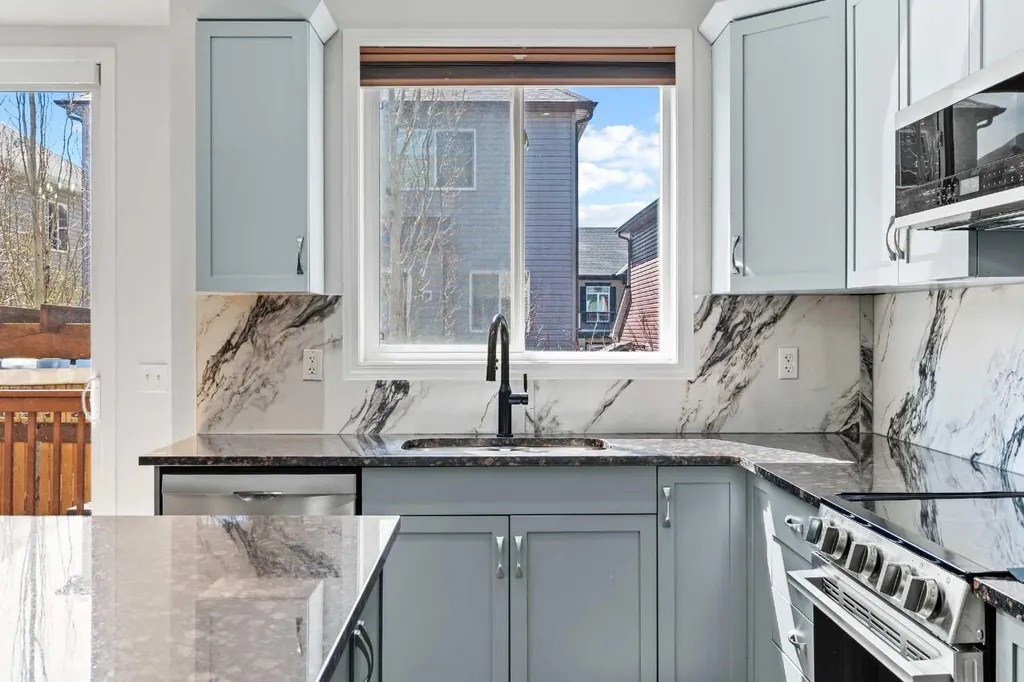 507 Windbrook Heights SW Airdrie AB T4B 3X2