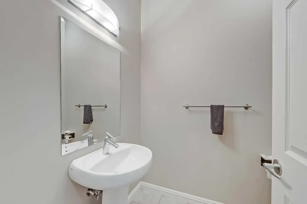 196 Hawkmere Way Chestermere AB T1X 0C9