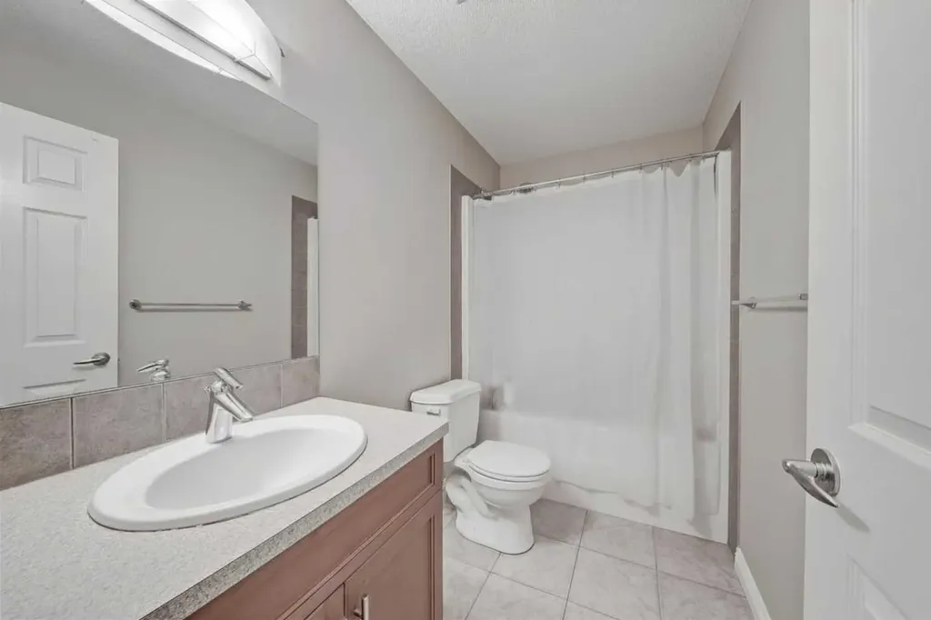196 Hawkmere Way Chestermere AB T1X 0C9